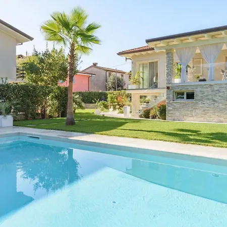 Casa With Pool 300M Beach 3 Bedrooms Apartment Forte dei Marmi