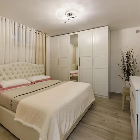 Casa With Pool 300M Beach 3 Bedrooms Forte dei Marmi
